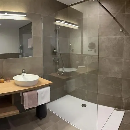 Ott Apartment *